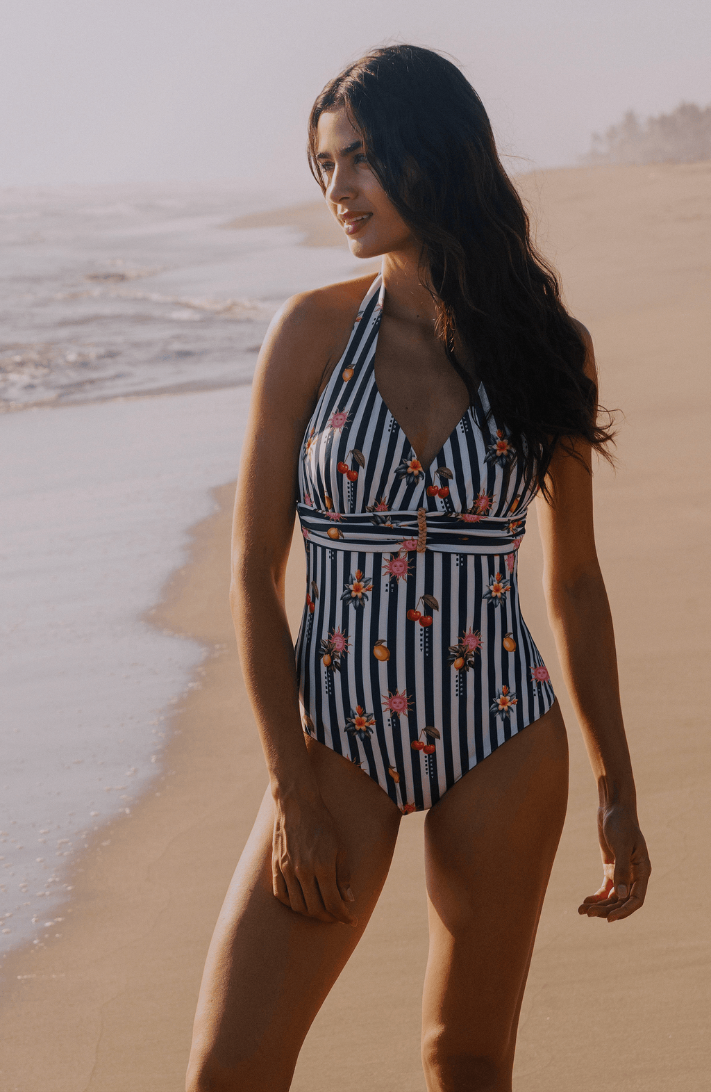 Traje de Baño Completo Rayas Control Abdominal Halter, Colección Alma Frutal - Bari, los mejores trajes de baño y Bikinis. Diseño y tecnología juntos.