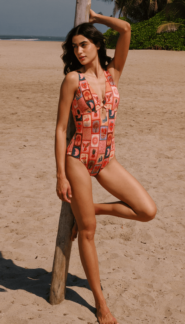 Traje de Baño Completo Tarot, Colección Alma Frutal - Bari, los mejores trajes de baño y Bikinis. Diseño y tecnología juntos.