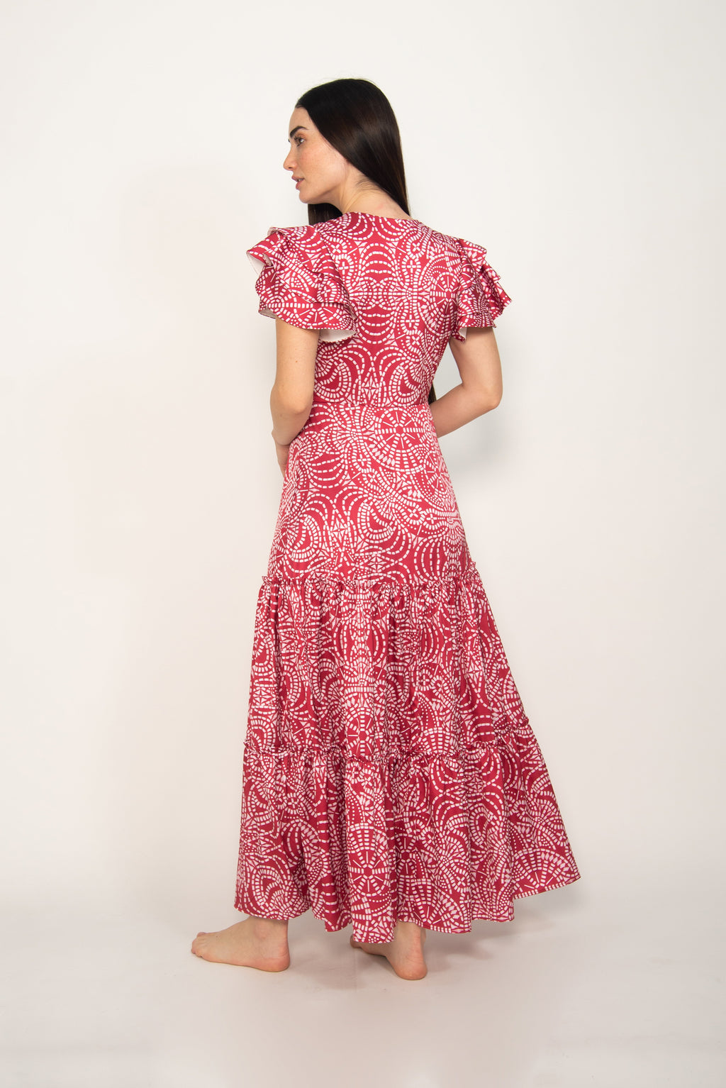 Vestido Largo Elegante Estampado Vino con Blanco y Olanes, Colección Selva - Bari, los mejores trajes de baño y Bikinis. Diseño y tecnología juntos.