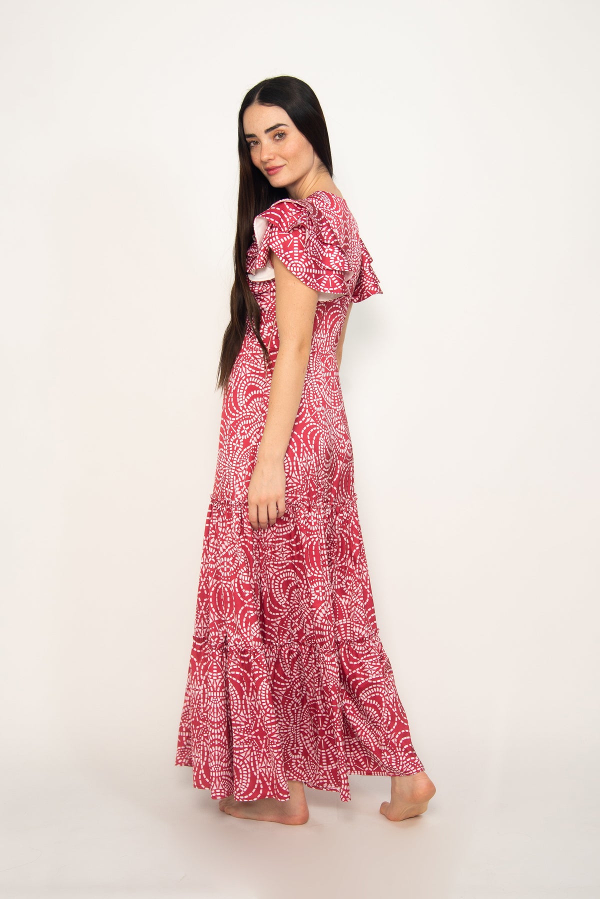 Vestido Largo Elegante Estampado Vino con Blanco y Olanes, Colección Selva - Bari, los mejores trajes de baño y Bikinis. Diseño y tecnología juntos.