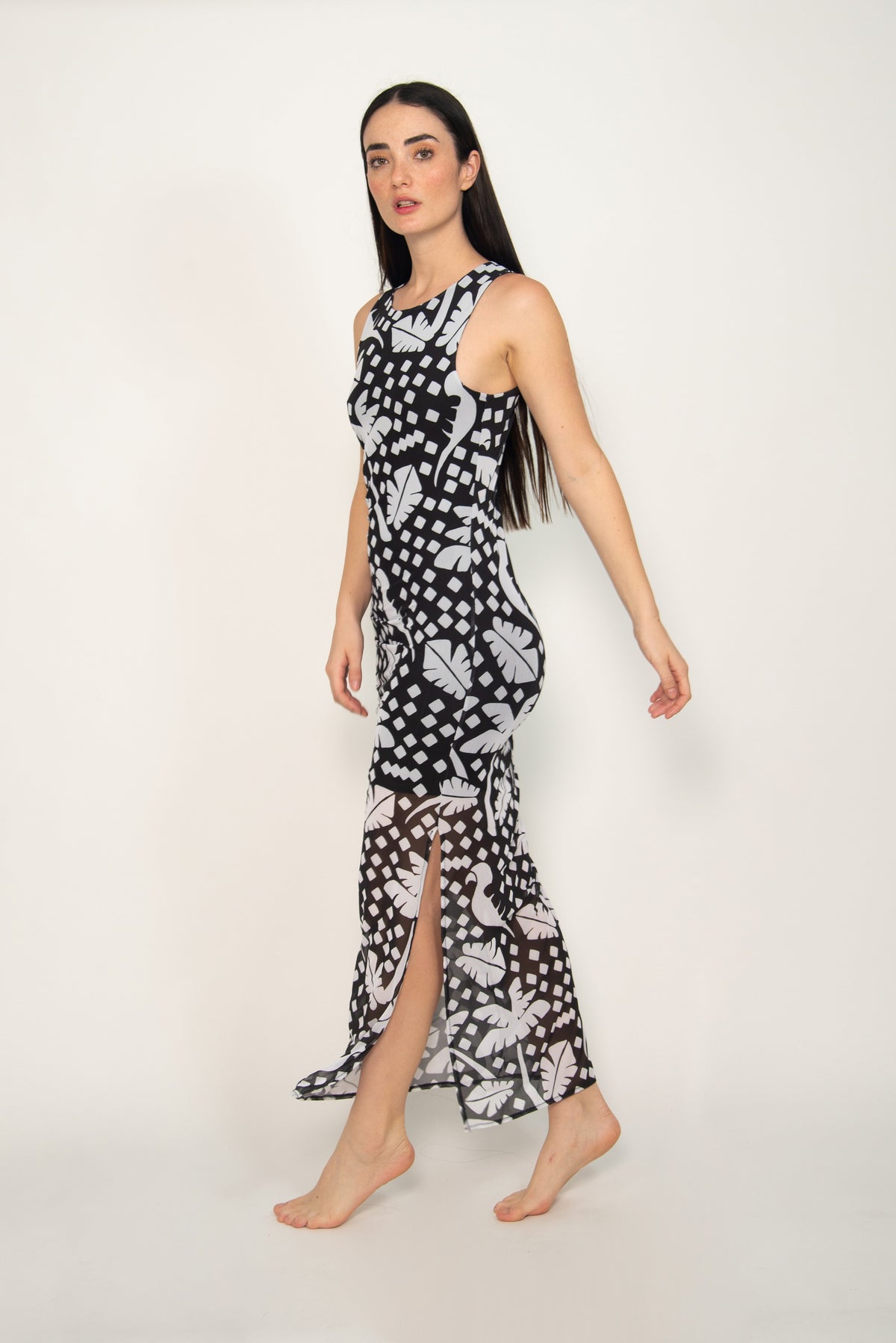 Vestido Largo Mesh Estampado Blanco y Negro, Colección Selva Bari Swimwear - Bari, los mejores trajes de baño y Bikinis. Diseño y tecnología juntos.