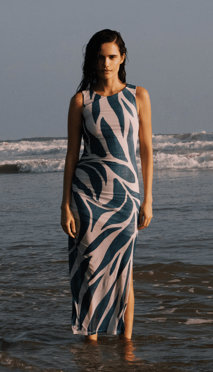 Vestido Maxi Playa Azul, Colección Pacifico - Bari, los mejores trajes de baño y Bikinis. Diseño y tecnología juntos.