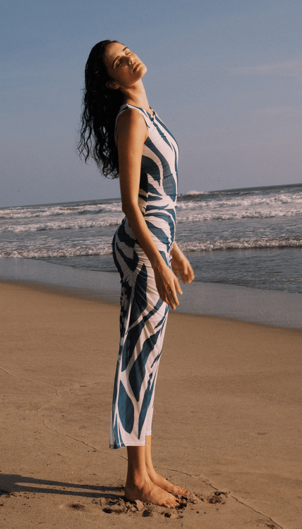 Vestido Maxi Playa Azul, Colección Pacifico - Bari, los mejores trajes de baño y Bikinis. Diseño y tecnología juntos.