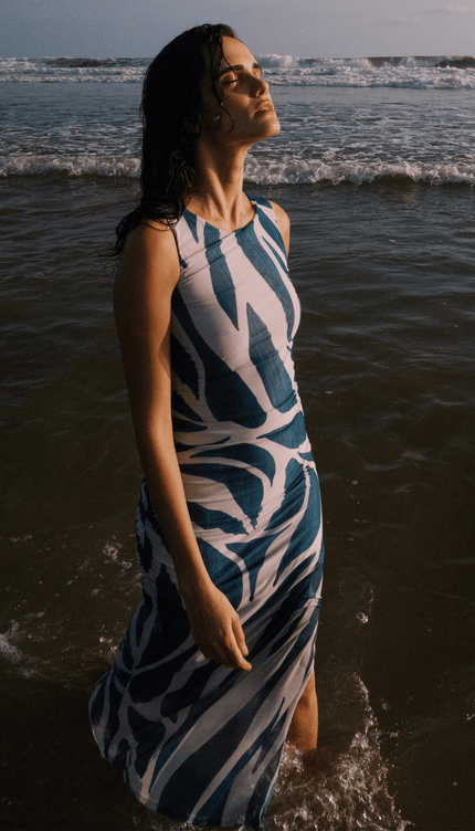 Vestido Maxi Playa Azul, Colección Pacifico - Bari, los mejores trajes de baño y Bikinis. Diseño y tecnología juntos.