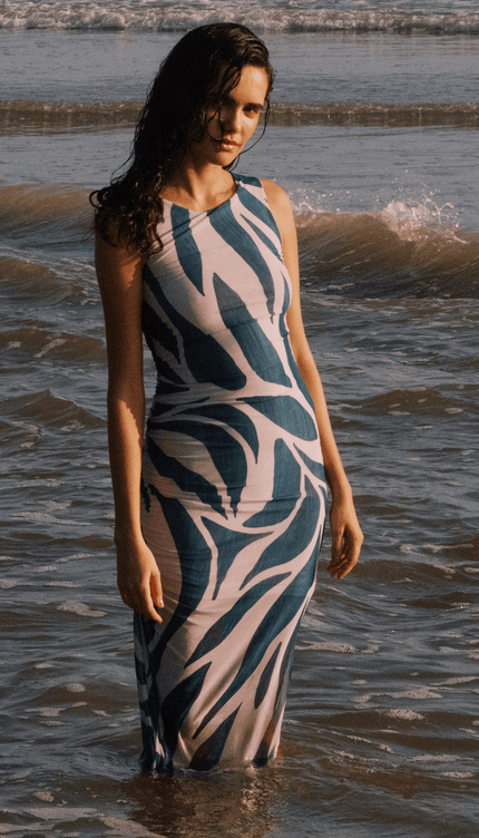 Vestido Maxi Playa Azul, Colección Pacifico - Bari, los mejores trajes de baño y Bikinis. Diseño y tecnología juntos.