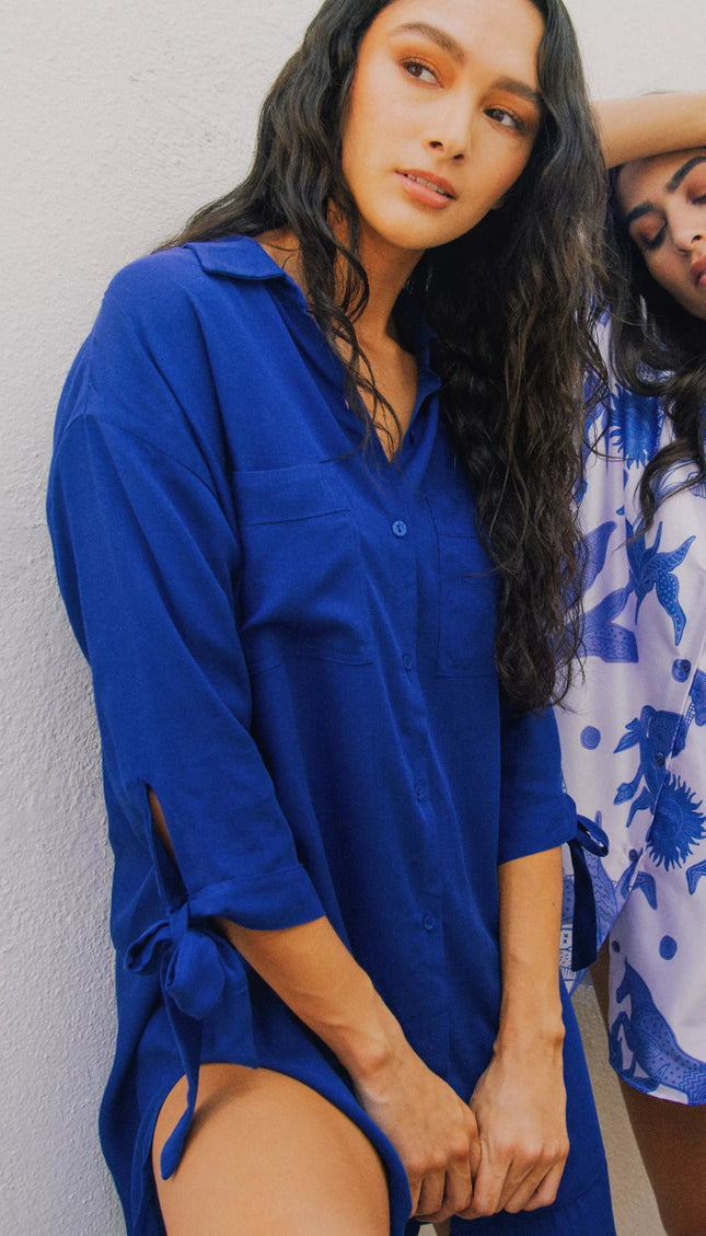 Camisa Azul Bailando Entre Palmas - Bari, los mejores trajes de baño en México.
