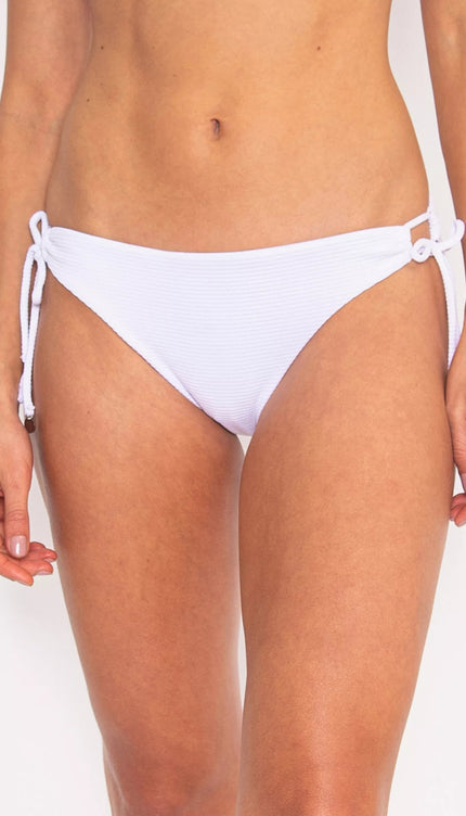Panty Bikini Blanco Amarres Costados Vibra Bonita - Bari, los mejores trajes de baño en México.