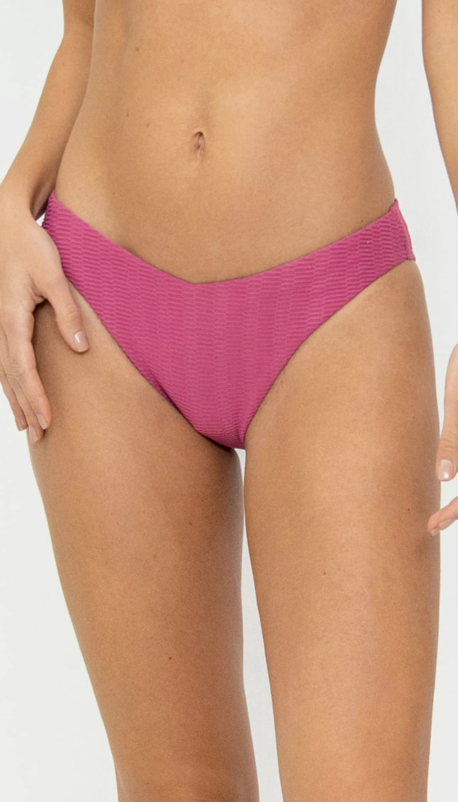 Panty Chica Bikini ESSENTIALS Mauve Bailando Entre Palmas - Bari, los mejores trajes de baño en México.