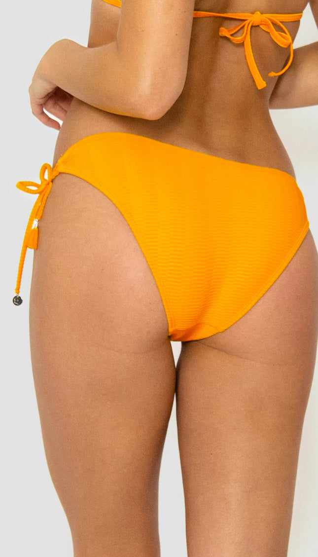 Panty ESSENTIALS Normal Bikini Naranja Alma Viajera - Bari, los mejores trajes de baño en México.