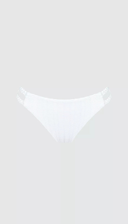 Panty Normal Bikini Blanco Trenzado Lateral Bailando Entre Palmas - Bari, los mejores trajes de baño y Bikinis. Diseño y tecnología juntos.