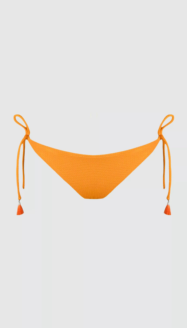 Panty Normal Bikini Naranja ESSENTIALS Bailando Entre Palmas - Bari, los mejores trajes de baño y Bikinis. Diseño y tecnología juntos.