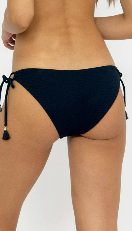 Panty Normal Bikini Negro Amarres Bailando Entre Palmas - Bari, los mejores trajes de baño y Bikinis. Diseño y tecnología juntos.