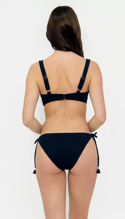 Panty Normal Bikini Negro Bailando Entre Palmas - Bari, los mejores trajes de baño y Bikinis. Diseño y tecnología juntos.