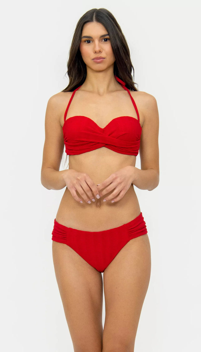 Panty Normal Bikini Rojo Plisado Bailando Entre Palmas - Bari, los mejores trajes de baño y Bikinis. Diseño y tecnología juntos.