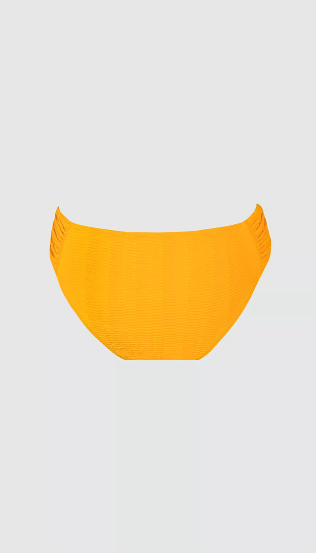 Panty Normal ESSENTIALS Bikini Naranja Alma Viajera - Bari, los mejores trajes de baño en México.