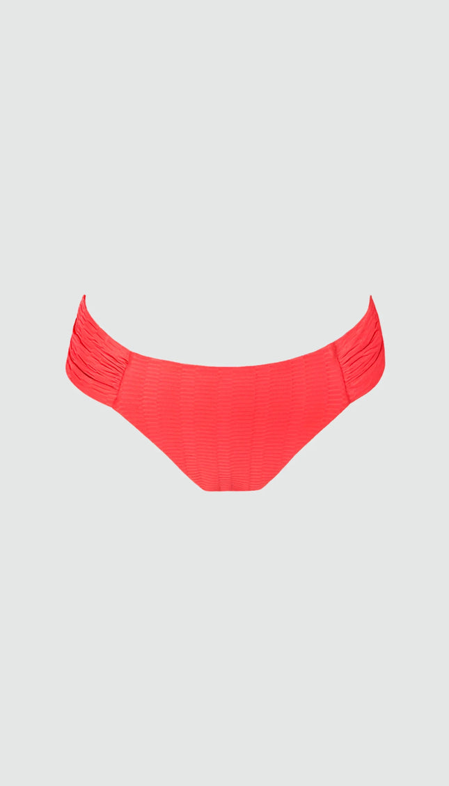 Panty Normal ESSENTIALS Bikini Rojo Alma Viajera - Bari, los mejores trajes de baño en México.