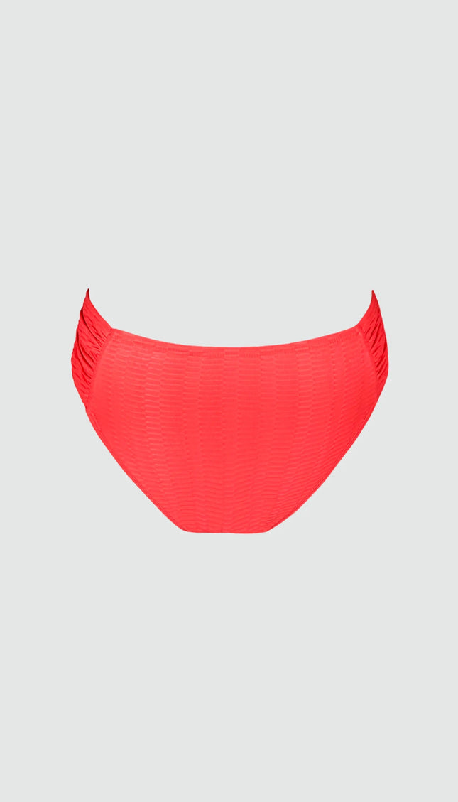 Panty Normal ESSENTIALS Bikini Rojo Alma Viajera - Bari, los mejores trajes de baño en México.