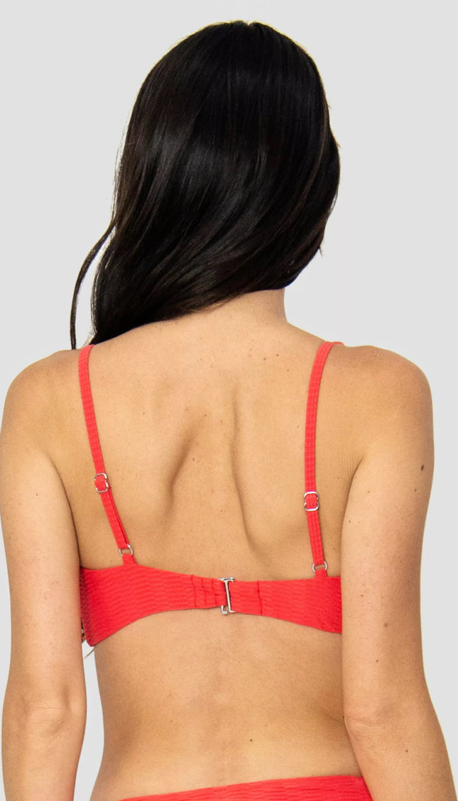 Top Bikini ESSENTIALS Rojo Argolla Decorativa Alma Viajera - Bari, los mejores trajes de baño en México.