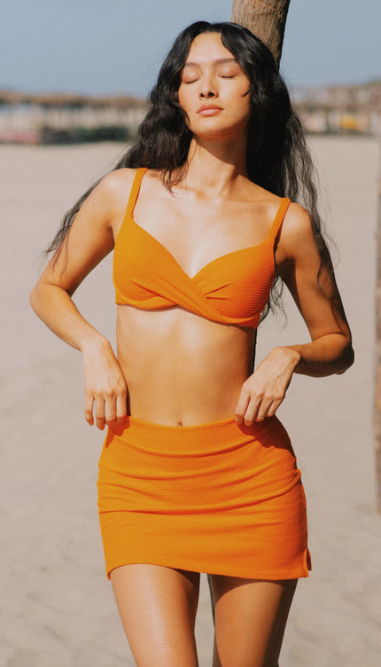 Top Bikini Naranja ESSENTIALS Bailando Entre Palmas - Bari, los mejores trajes de baño y Bikinis. Diseño y tecnología juntos.