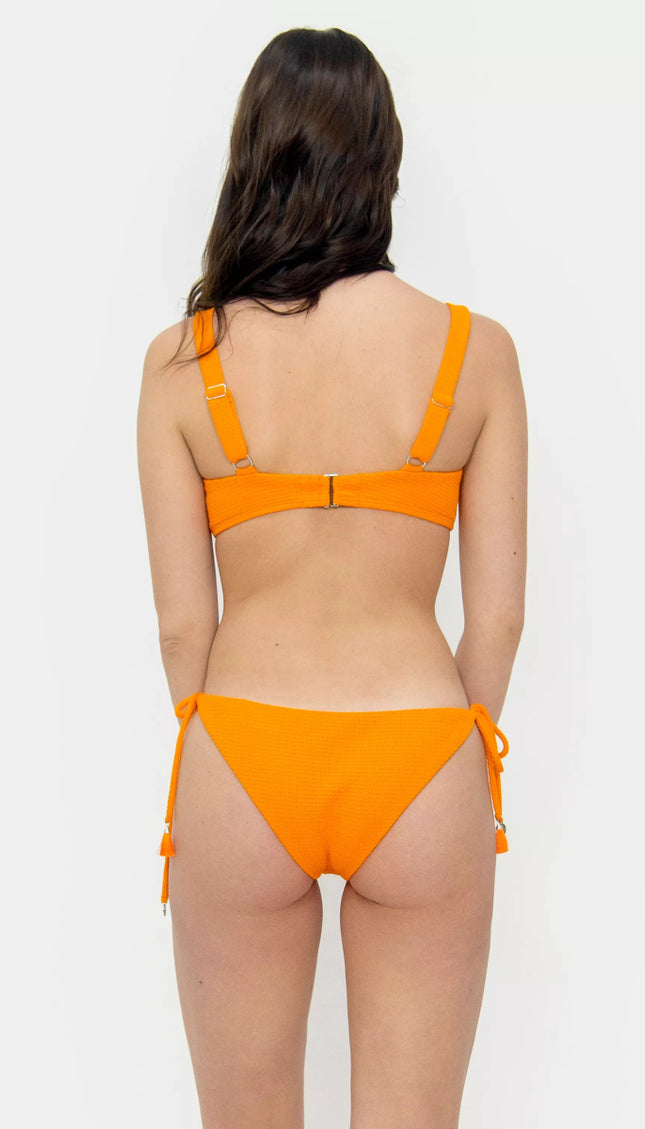 Top Bikini Naranja ESSENTIALS Bailando Entre Palmas - Bari, los mejores trajes de baño y Bikinis. Diseño y tecnología juntos.